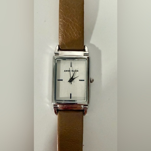 Anne Klein‎ Ladies Rectangular 21mm x 24mm Leather Dress Watch Needs New Battery - Picture 10 of 10